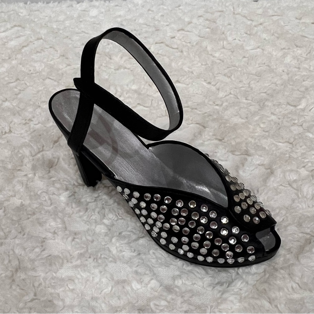 Just The Right Shoe Pave